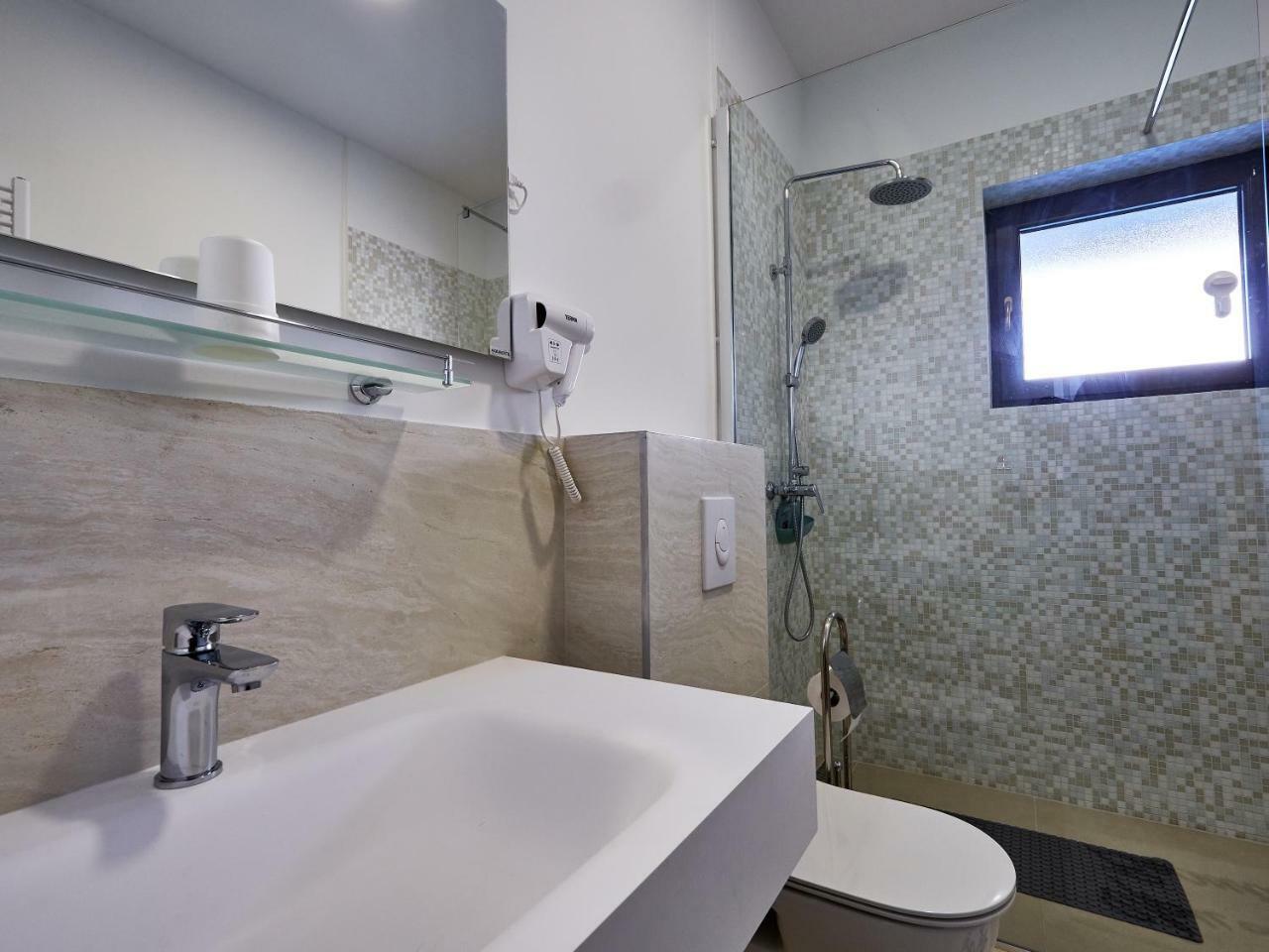 Eva Rooms & Studio Apartment Karlovac Esterno foto