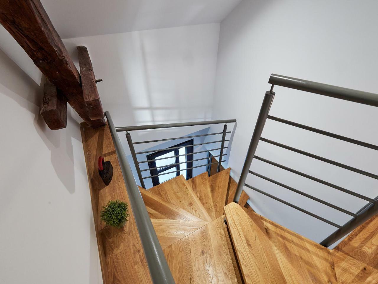 Eva Rooms & Studio Apartment Karlovac Esterno foto