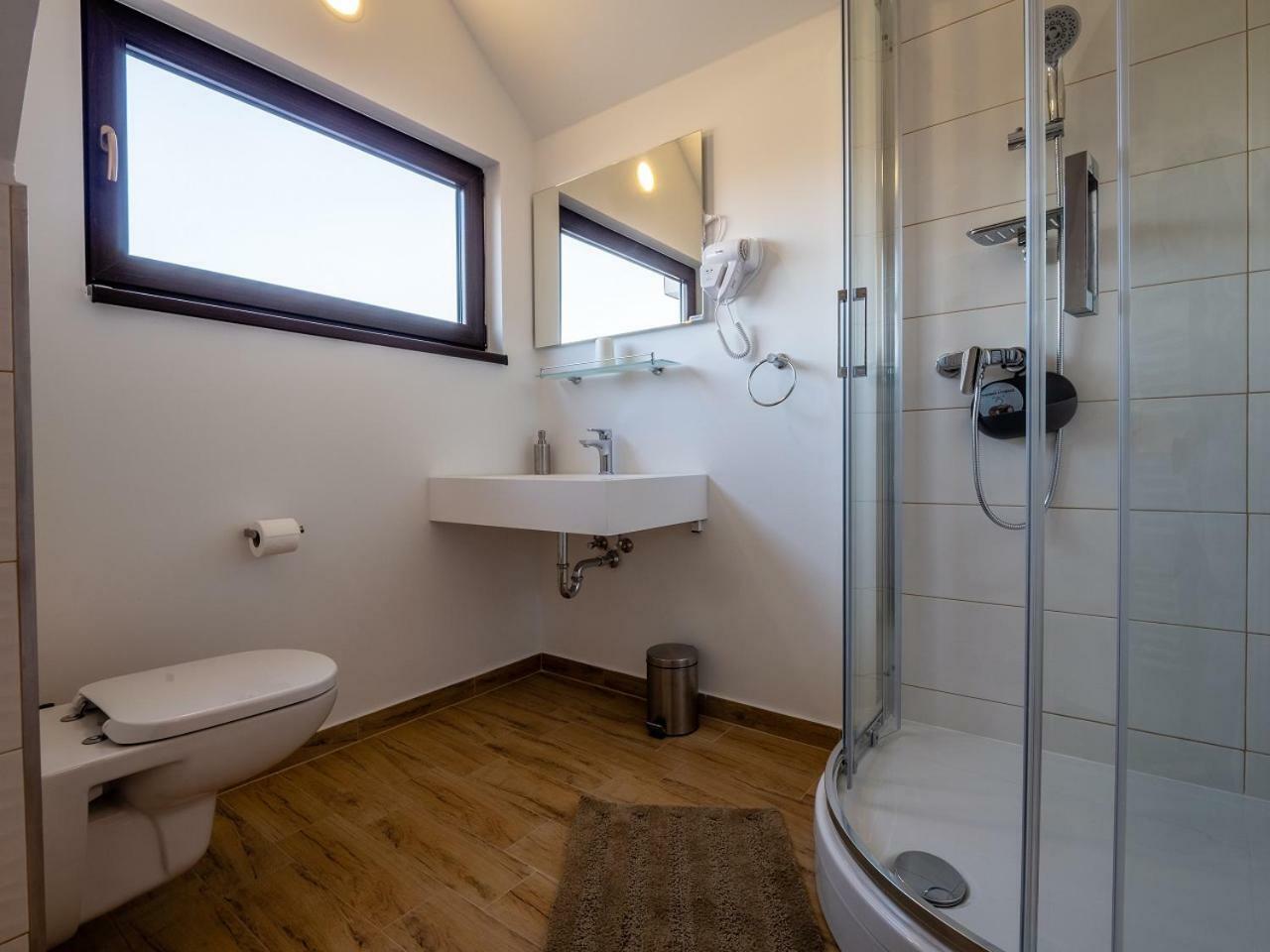 Eva Rooms & Studio Apartment Karlovac Esterno foto