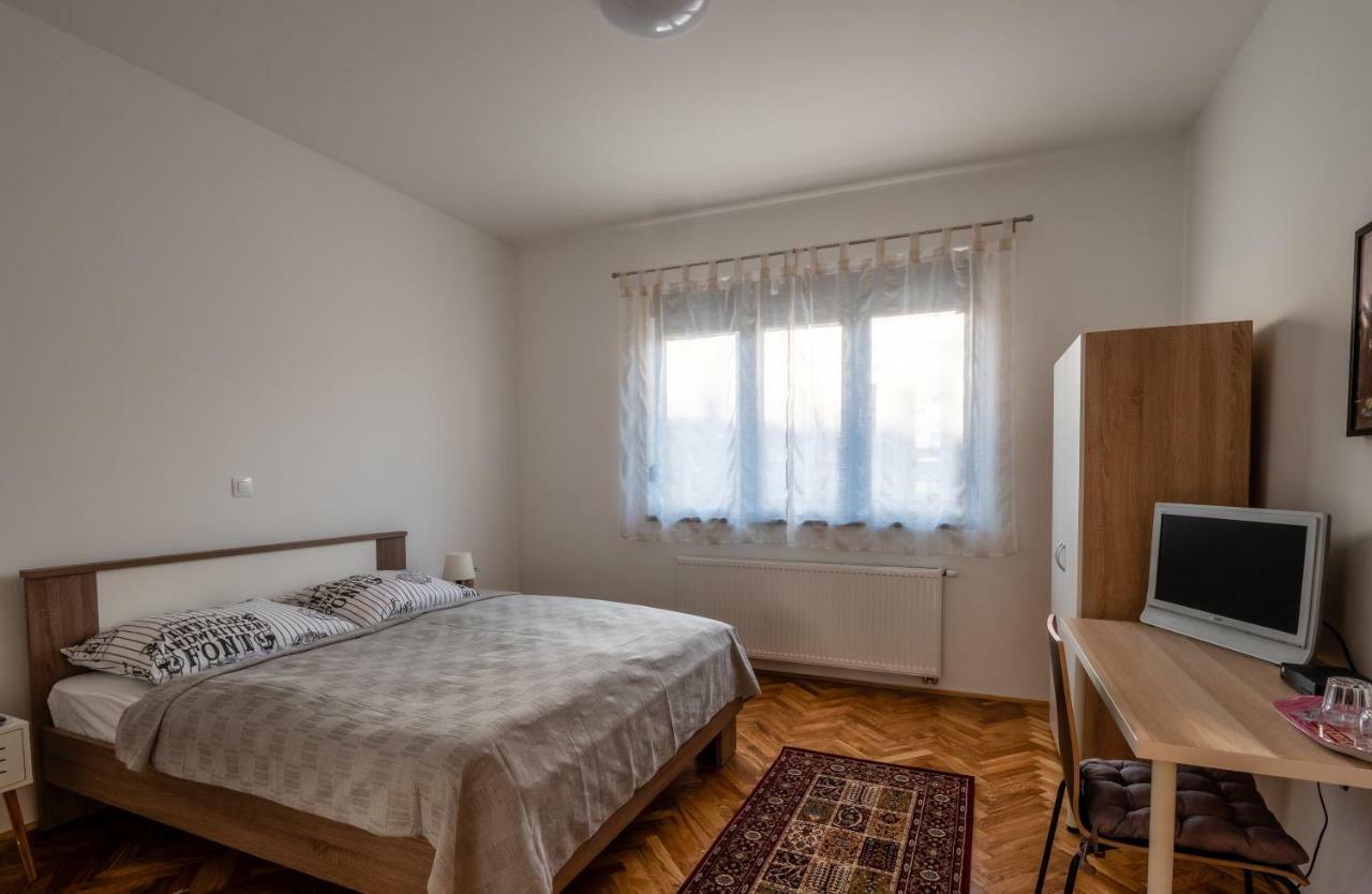 Eva Rooms & Studio Apartment Karlovac Esterno foto