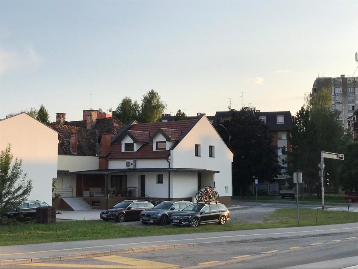 Eva Rooms & Studio Apartment Karlovac Esterno foto